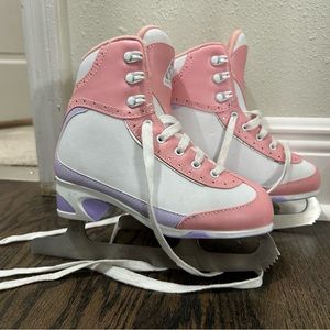 Pink Softtec girl’s figure skates